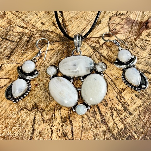 Multiple Rainbow Moonstone Pendant & Earrings - Picture 3 of 10